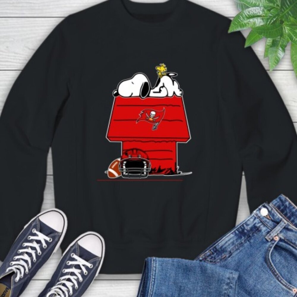 Tampa Bay Buccaneers NFL Football Snoopy Woodstock Peanuts Movie Sweatshirt 91